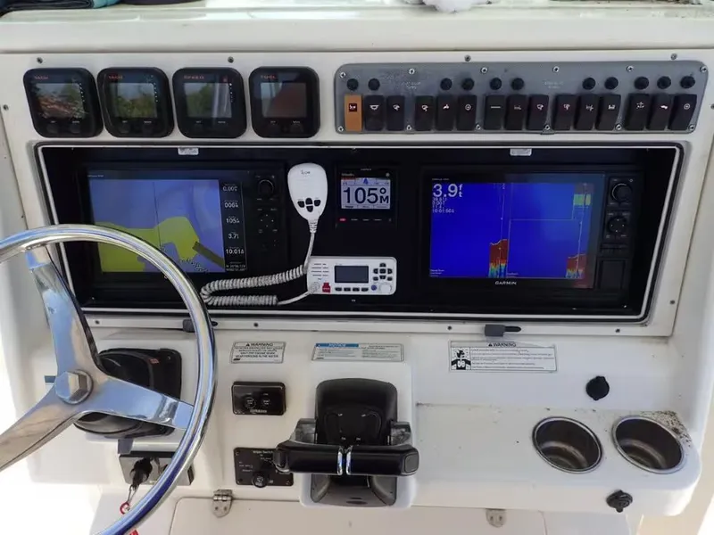 Slide: The Image of World Cat 320 Center Console 2014 - 12