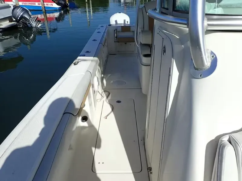 Slide: The Image of World Cat 320 Center Console 2014 - 13