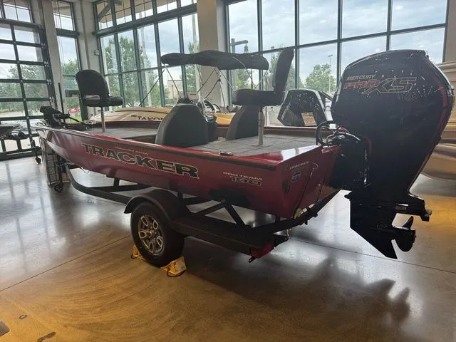 Slide: The Image of Tracker Pro Team 190 TX 2026 - 20