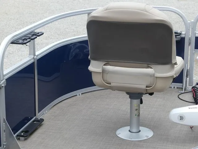 Slide: The Image of Tracker 16 BASS BUGGY 2024 - 19