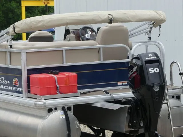 Slide: The Image of Tracker 16 BASS BUGGY 2024 - 6
