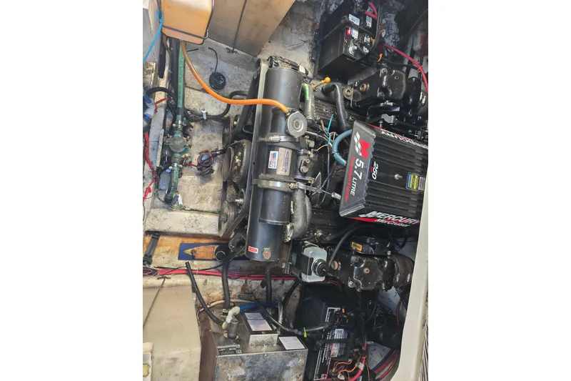 Slide: The Image of Engine compartment of a 2001 Maxum 2400 SCR boat, featuring a MerCruiser 5.7L engine. - 28