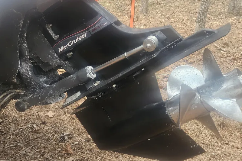 Slide: The Image of MerCruiser Bravo Three outdrive on 2001 Maxum 2400 SCR boat, showing dual propellers. - 31