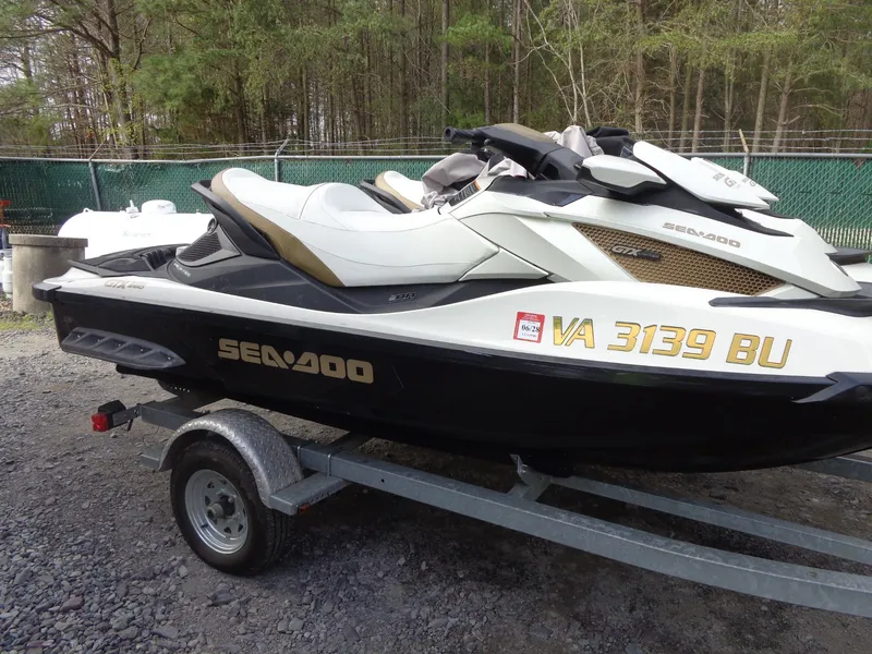 The Image of Sea-Doo GTX Limited iS 260 2011 - 1
