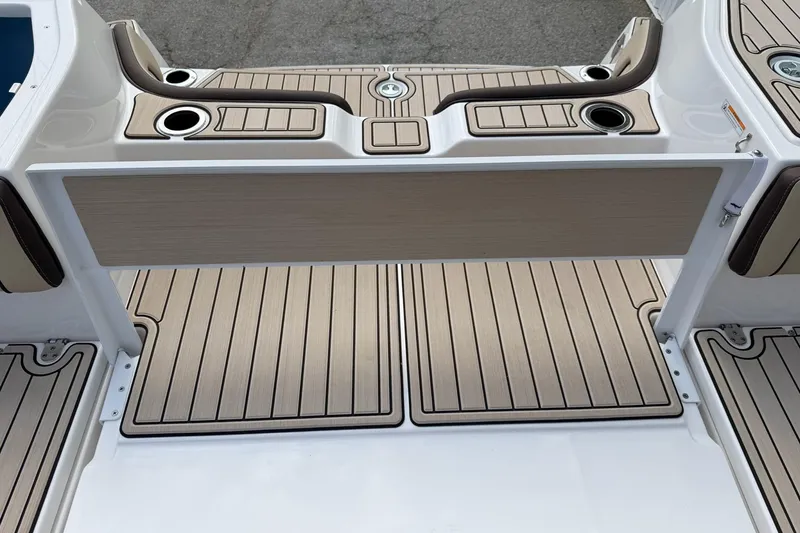 Slide: The Image of 2026 Yamaha Boats 255 FSH Sport H deck with sleek, modern design and cup holders. - 5