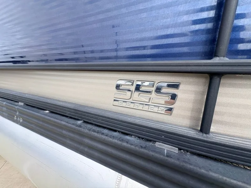 Slide: The Image of Manitou 23 SES SHP 575 2021 - 15