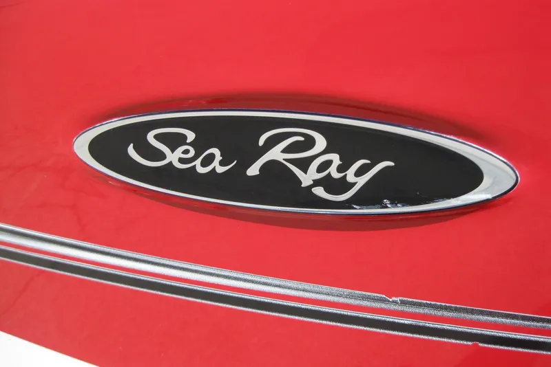 Slide: The Image of Sea Ray 195 Sport 2008 logo on red background, showcasing sleek design. - 4