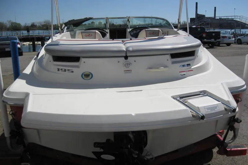 Slide: The Image of 2008 Sea Ray 195 Sport boat at dock, rear view with swim platform and ladder. - 7
