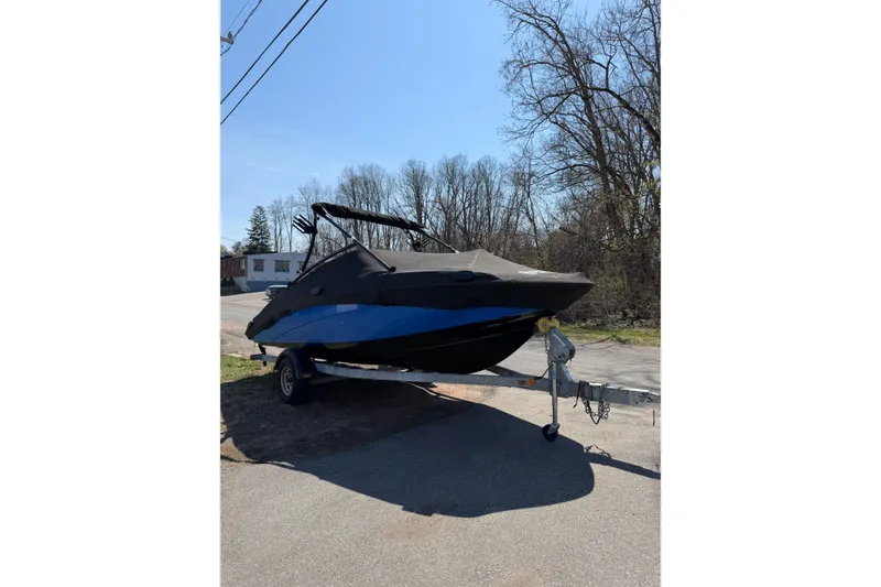 The Image of 2014 Yamaha Boats SX192 on trailer, covered, parked outdoors. - 0