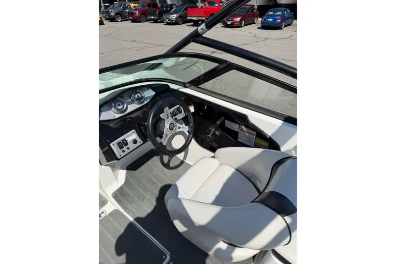 Slide: The Image of 2014 Yamaha Boats SX192 cockpit with steering wheel and dashboard controls. - 14