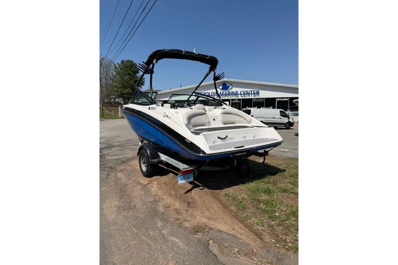Slide: The Image of 2014 Yamaha Boats SX192 on trailer outside marine center. - 7