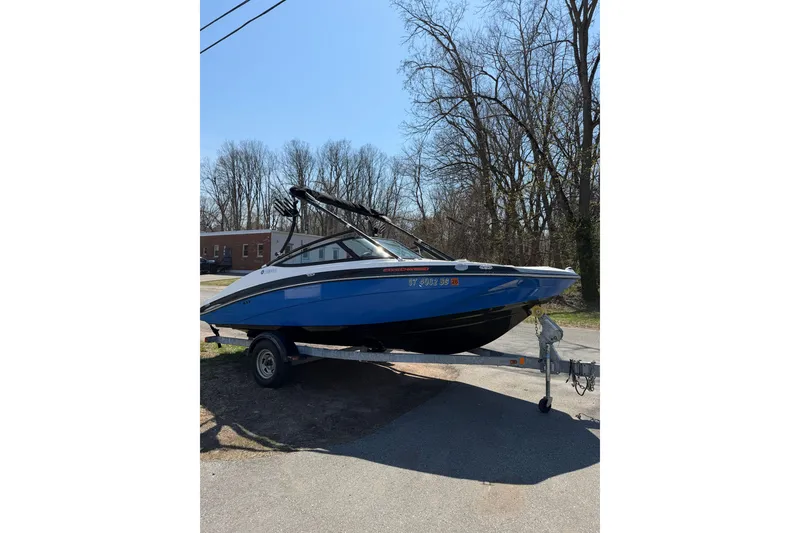 Slide: The Image of 2014 Yamaha Boats SX192 on trailer, parked outdoors under clear sky. - 8
