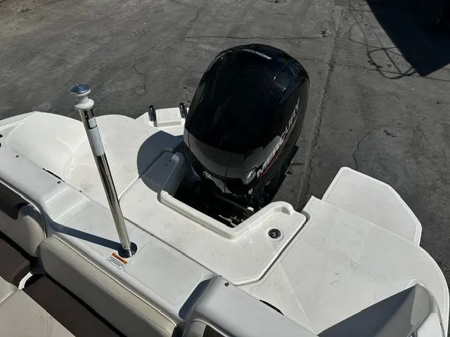 Slide: The Image of Bayliner Element 21 2022 - 14