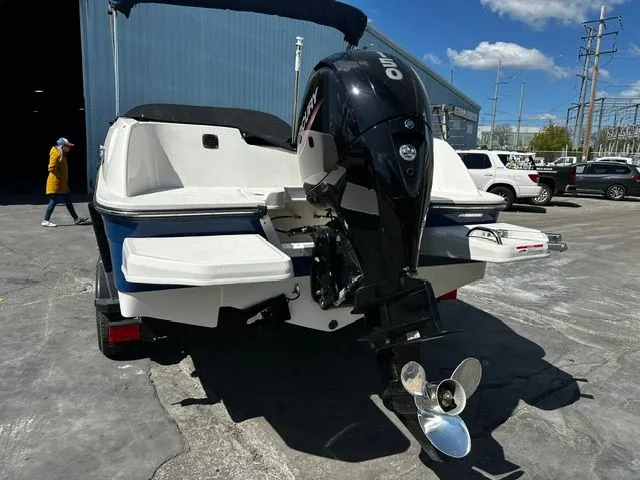 Slide: The Image of Bayliner Element 21 2022 - 4