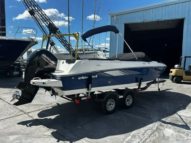 Slide: The Image of Bayliner Element 21 2022 - 6
