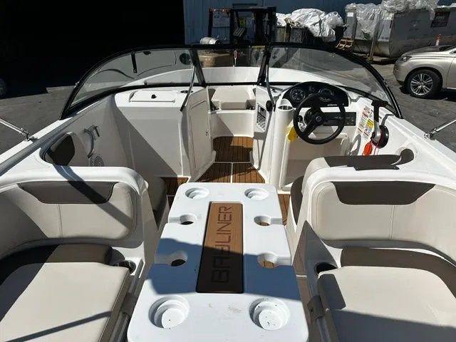 Slide: The Image of Bayliner Element 21 2022 - 8