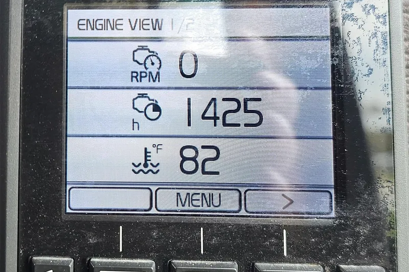 Slide: The Image of Engine display of 2014 Ranger Tugs R-31 CB showing 0 RPM, 425 hours, 82°F. - 13