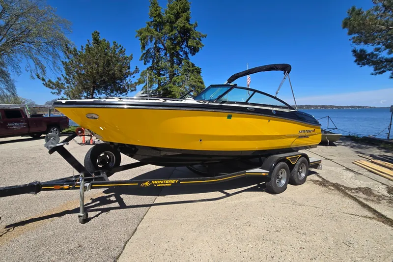 The Image of 2014 Monterey 214SS Super Sport boat on trailer by a lake. - 0