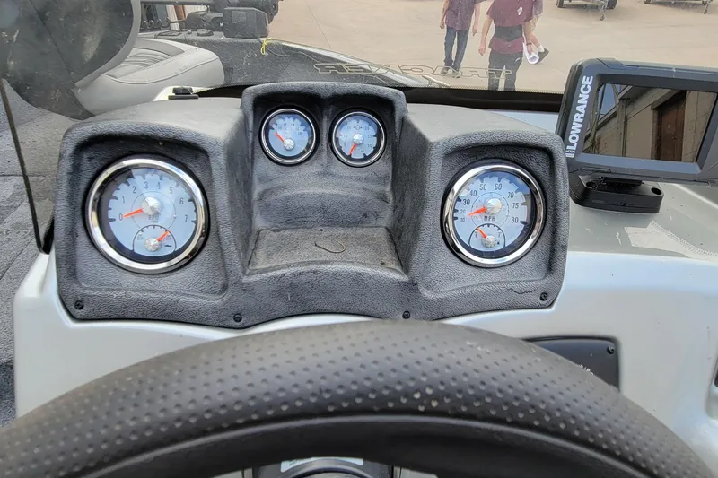 Slide: The Image of Trailer wheel and fender of 2019 Tracker Pro Guide V-175 SC boat. - 17