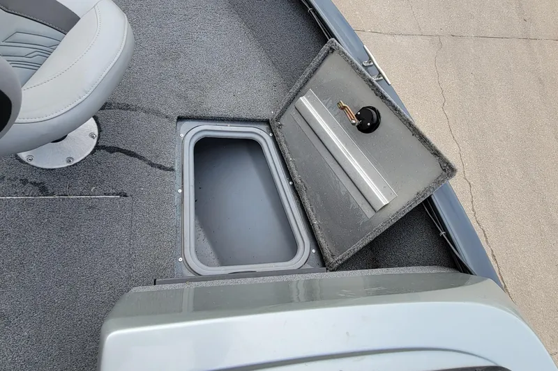 Slide: The Image of 2019 Tracker Pro Guide V-175 SC boat with Mercury FourStroke outboard motor. - 6
