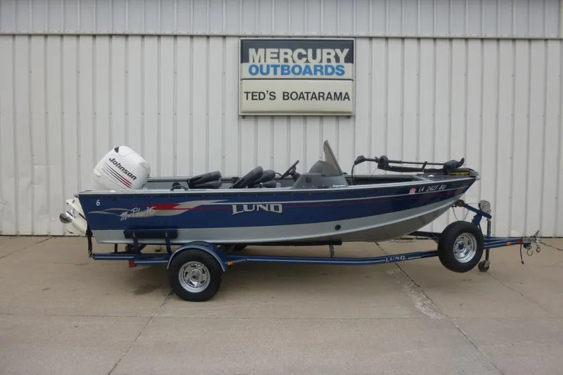 The Image of 2005 Lund Mr. Pike 16 boat with Johnson outboard motor on trailer. - 0