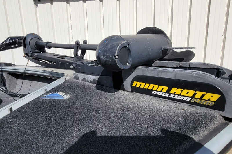 Slide: The Image of Minn Kota Maxxum Pro trolling motor on 2005 Lund Mr. Pike 16 boat deck. - 17