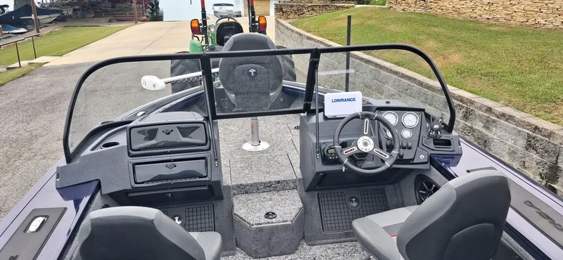 Slide: The Image of Interior view of the 2025 Tracker Targa V-19 Combo boat. - 13