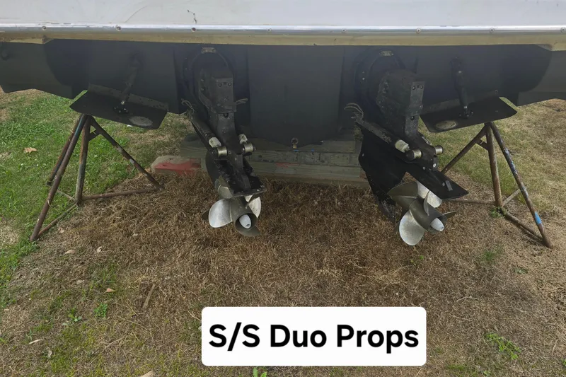 Slide: The Image of 2003 Rinker Fiesta Vee 342 with stainless steel duo props on dry land. - 33