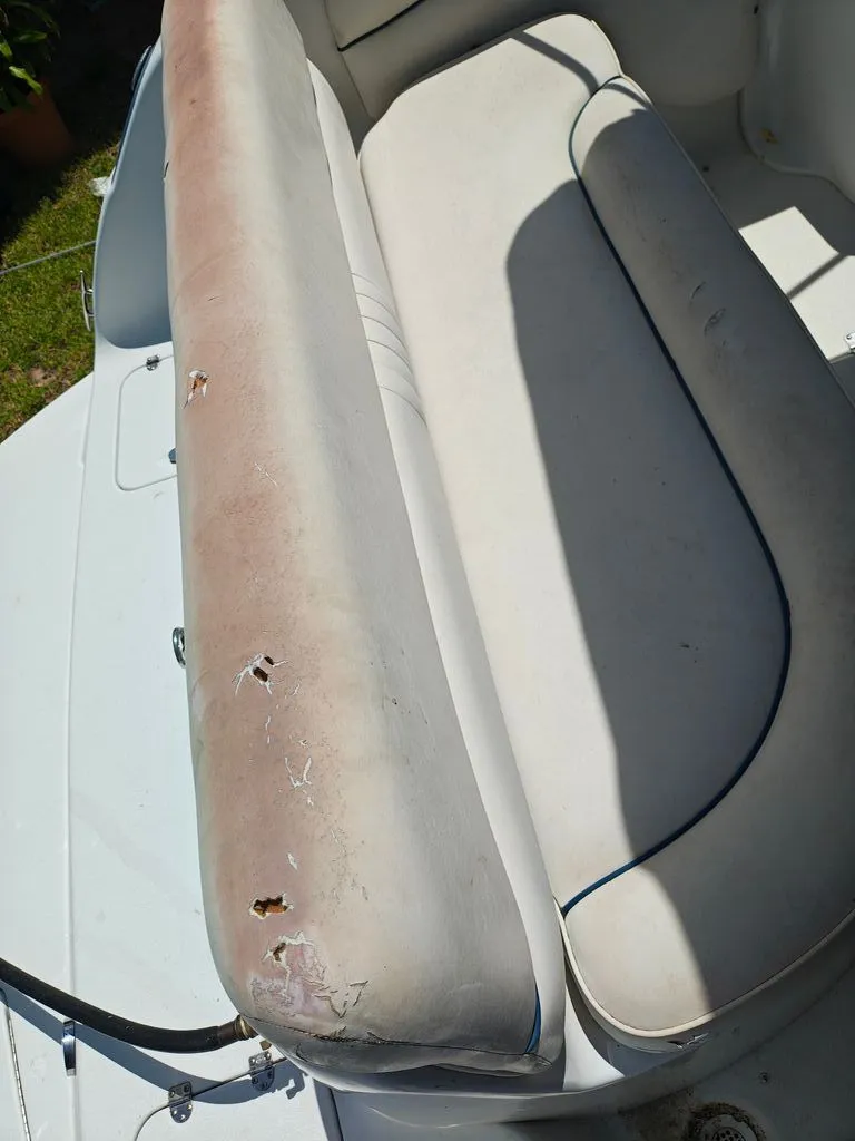 Slide: The Image of Crownline Boats 235 CCR 2005 - 8