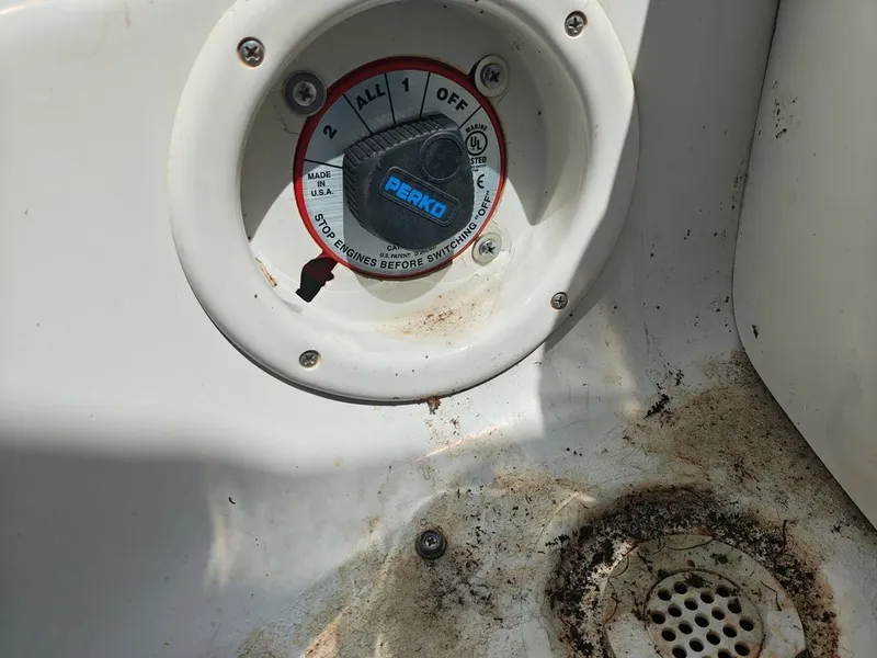 Slide: The Image of Crownline Boats 235 CCR 2005 - 9