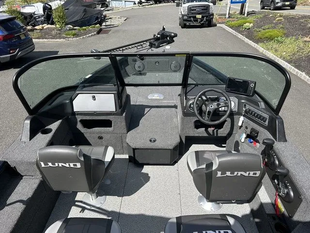Slide: The Image of Lund 1775 Impact XS Sport 2025 - 11