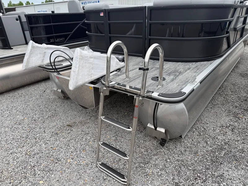 Slide: The Image of Bentley Pontoons BOLT 200 2026 - 20