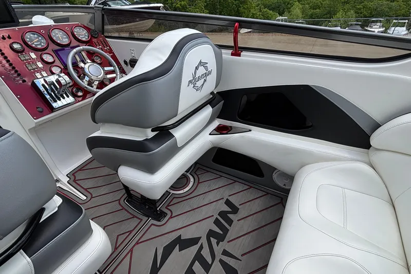 Slide: The Image of Interior of a 2007 Fountain 42 Lightning boat with sleek dashboard and seating. - 25