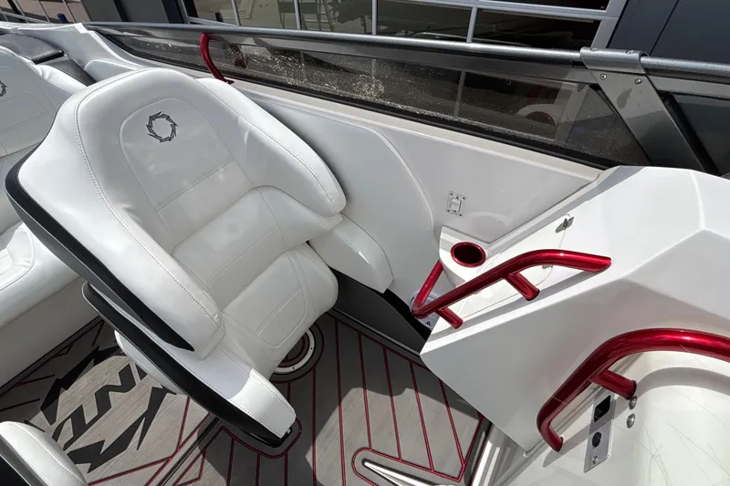 Slide: The Image of White leather seat in 2007 Fountain 42 Lightning boat with red accents and cup holder. - 33