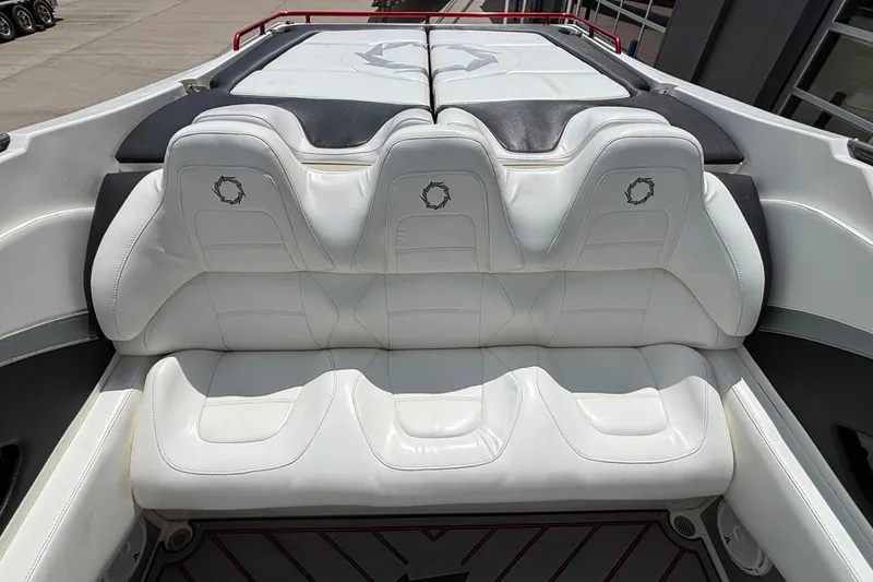 Slide: The Image of White leather seating on a 2007 Fountain 42 Lightning boat, showcasing luxury and comfort. - 9