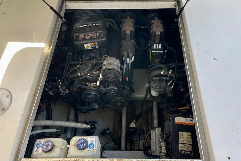 Slide: The Image of Engine compartment of a 2000 Monterey 302 Cruiser with Volvo Penta 5.0Gi engine. - 29