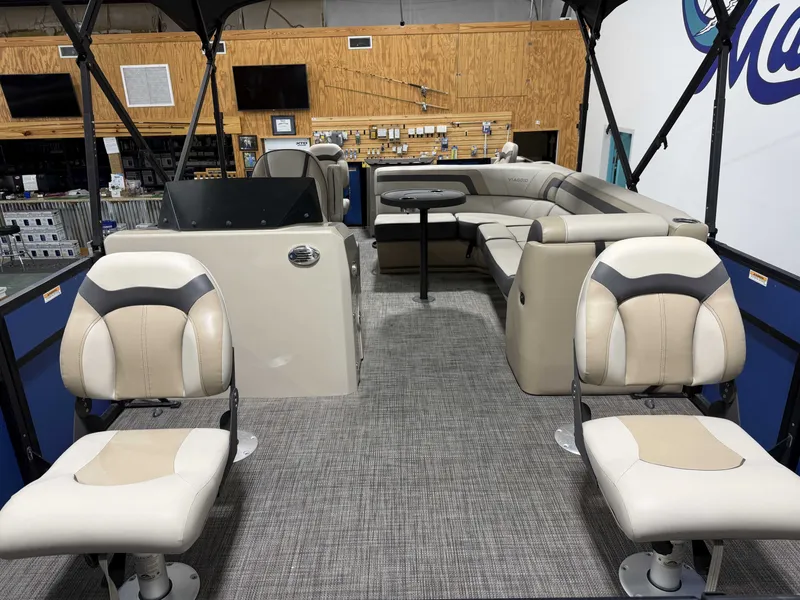 Slide: The Image of Viaggio Lago L20F 2023 - 6