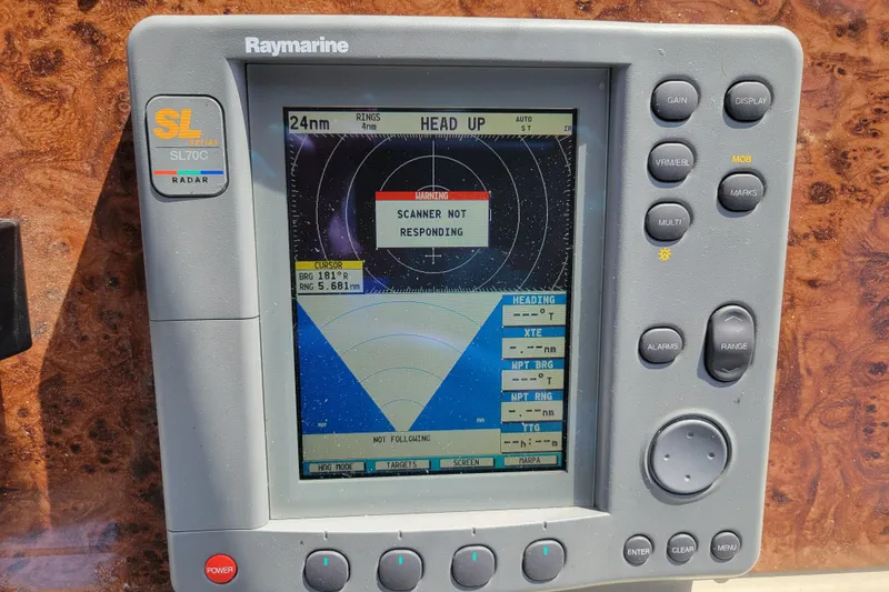 Slide: The Image of Raymarine SL70C radar display on 1999 Bayliner 3055 Ciera Sunbridge, showing scanner error. - 17