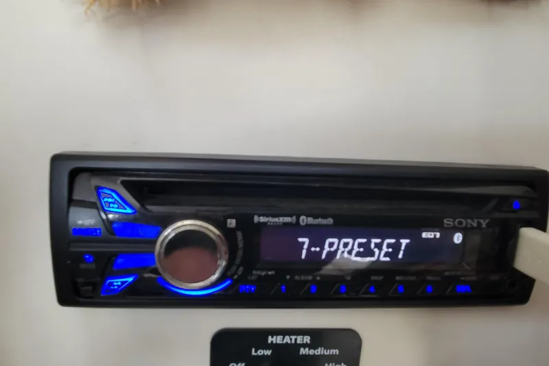 Slide: The Image of Sony stereo system in a 1999 Bayliner 3055 Ciera Sunbridge boat, displaying "7-PRESET". - 26