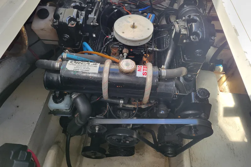 Slide: The Image of Engine compartment of a 1999 Bayliner 3055 Ciera Sunbridge boat. - 28