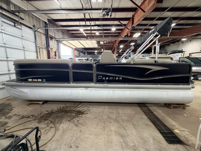 Slide: The Image of Premier 220 SunSation & 100HP Honda 4Stroke - $29,995 2020 - 33