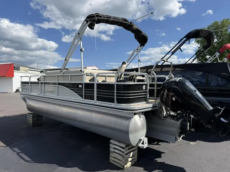 Slide: The Image of Lowe SF 214 Sport Fish 2016 - 12