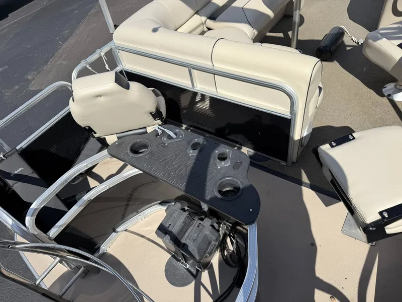 Slide: The Image of Lowe SF 214 Sport Fish 2016 - 19
