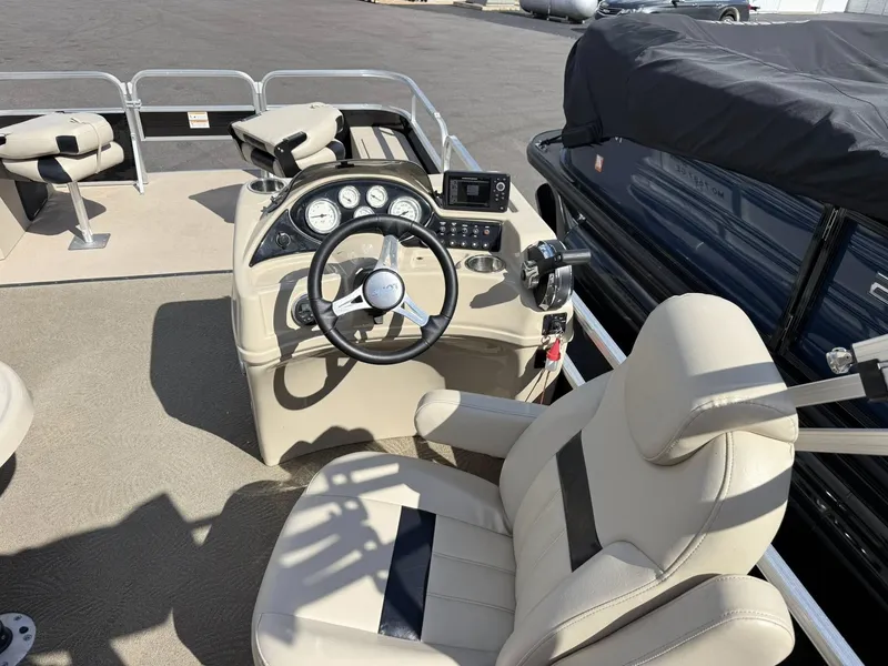 Slide: The Image of Lowe SF 214 Sport Fish 2016 - 20