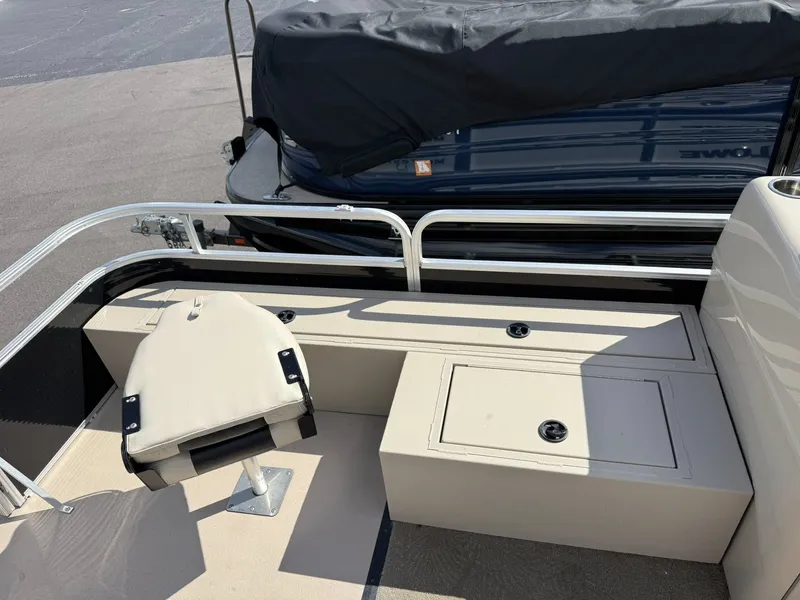 Slide: The Image of Lowe SF 214 Sport Fish 2016 - 4