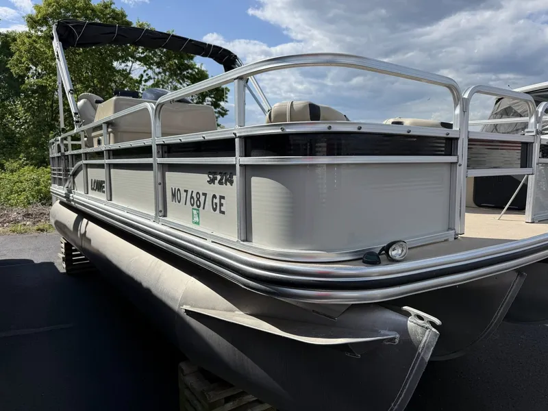 Slide: The Image of Lowe SF 214 Sport Fish 2016 - 5