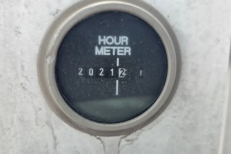 Slide: The Image of Hour meter reading 2021.2 on a 1995 Hunter 336. - 25