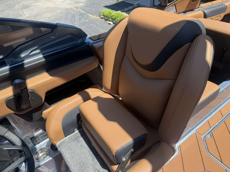 Slide: The Image of Interior of 2026 Malibu 26LSV with brown leather seats. - 14