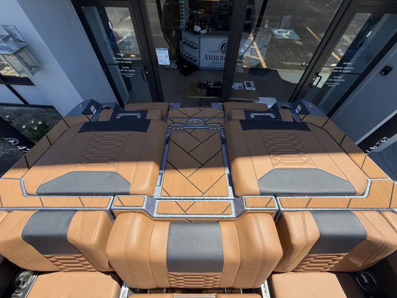 Slide: The Image of Interior of 2026 Malibu 26LSV with luxurious leather seating. - 25