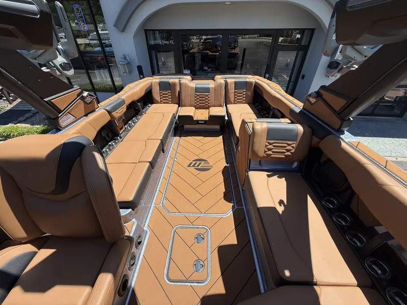 Slide: The Image of Interior of 2026 Malibu 26LSV with luxurious leather seating. - 26
